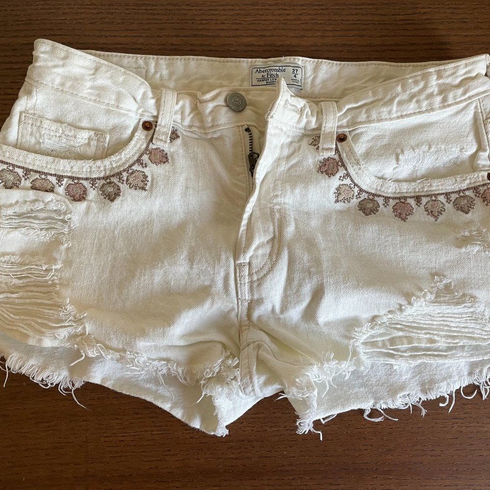 Abercrombie & Fitch Embroidered Denim Shorts in Off-White (27)